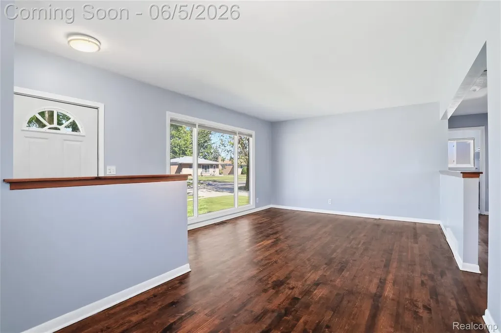 31230 Iroquois Drive Warren City MI 48088