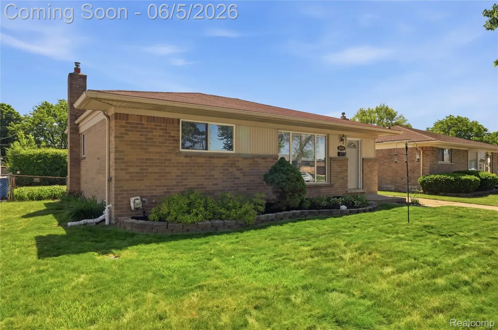 31230 Iroquois Drive Warren City MI 48088