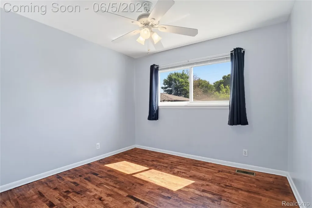 31230 Iroquois Drive Warren City MI 48088