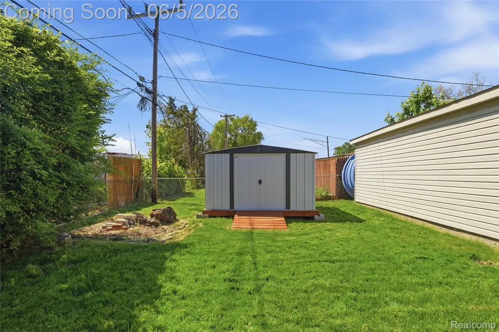 31230 Iroquois Drive Warren City MI 48088
