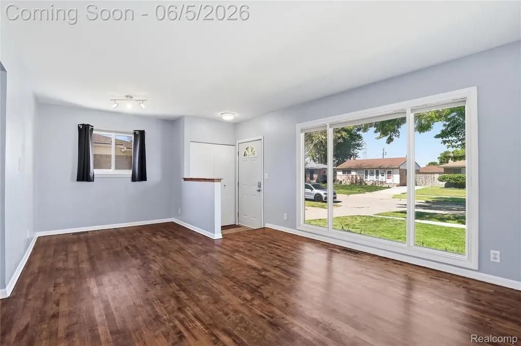 31230 Iroquois Drive Warren City MI 48088