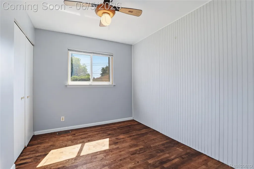 31230 Iroquois Drive Warren City MI 48088