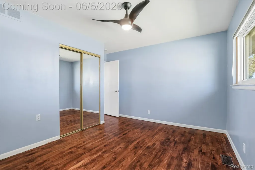 31230 Iroquois Drive Warren City MI 48088