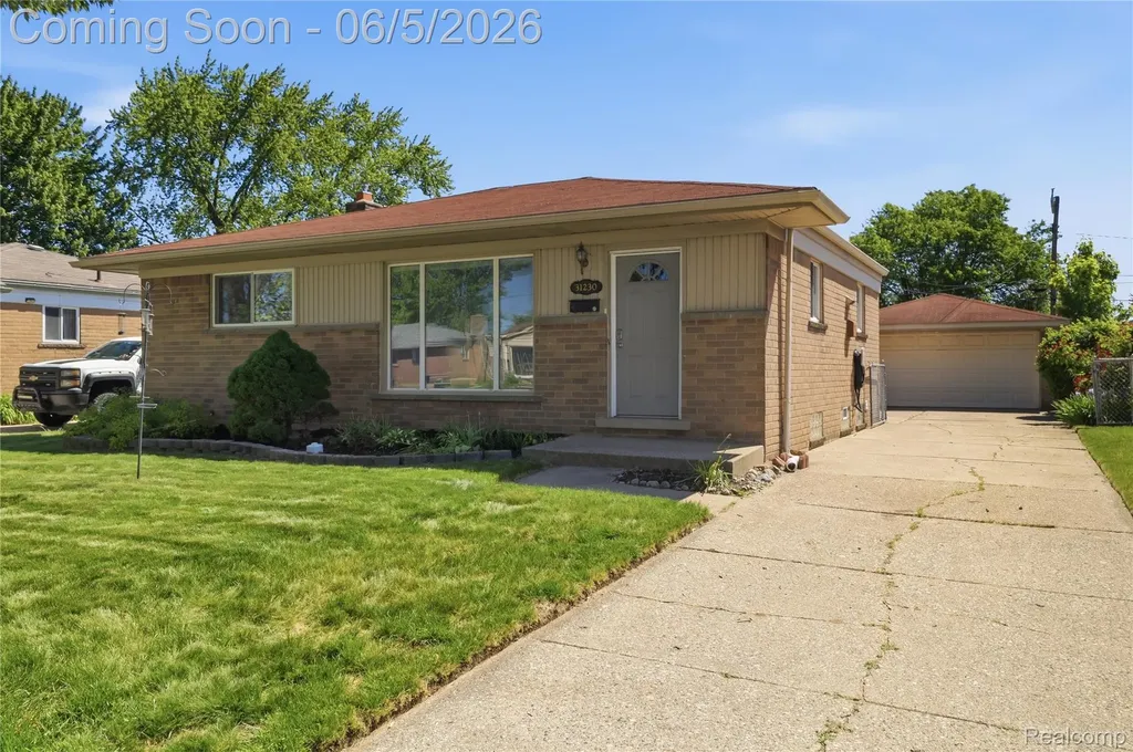 31230 Iroquois Drive Warren City MI 48088
