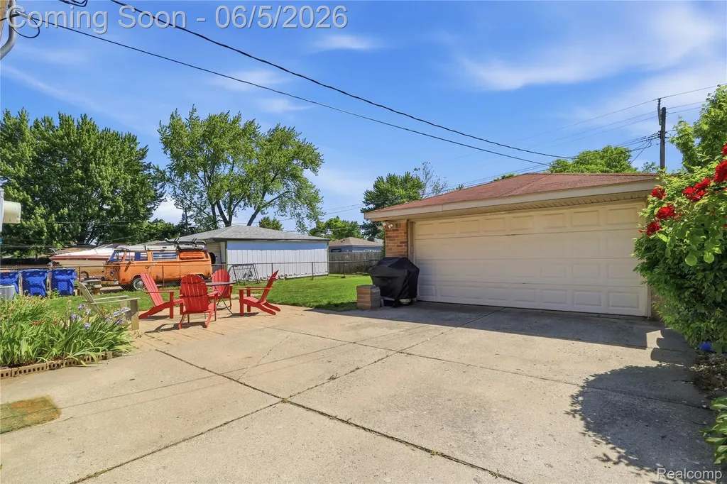 31230 Iroquois Drive Warren City MI 48088