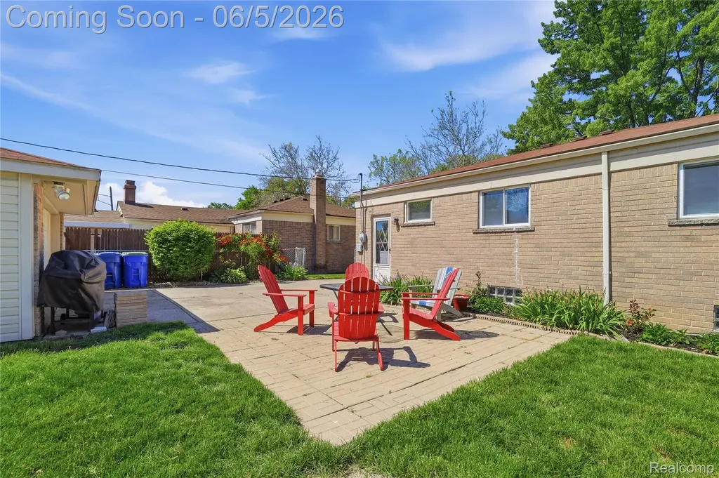 31230 Iroquois Drive Warren City MI 48088