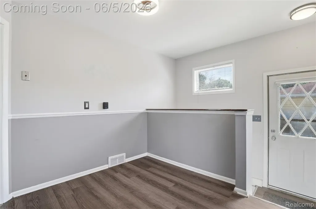 31230 Iroquois Drive Warren City MI 48088