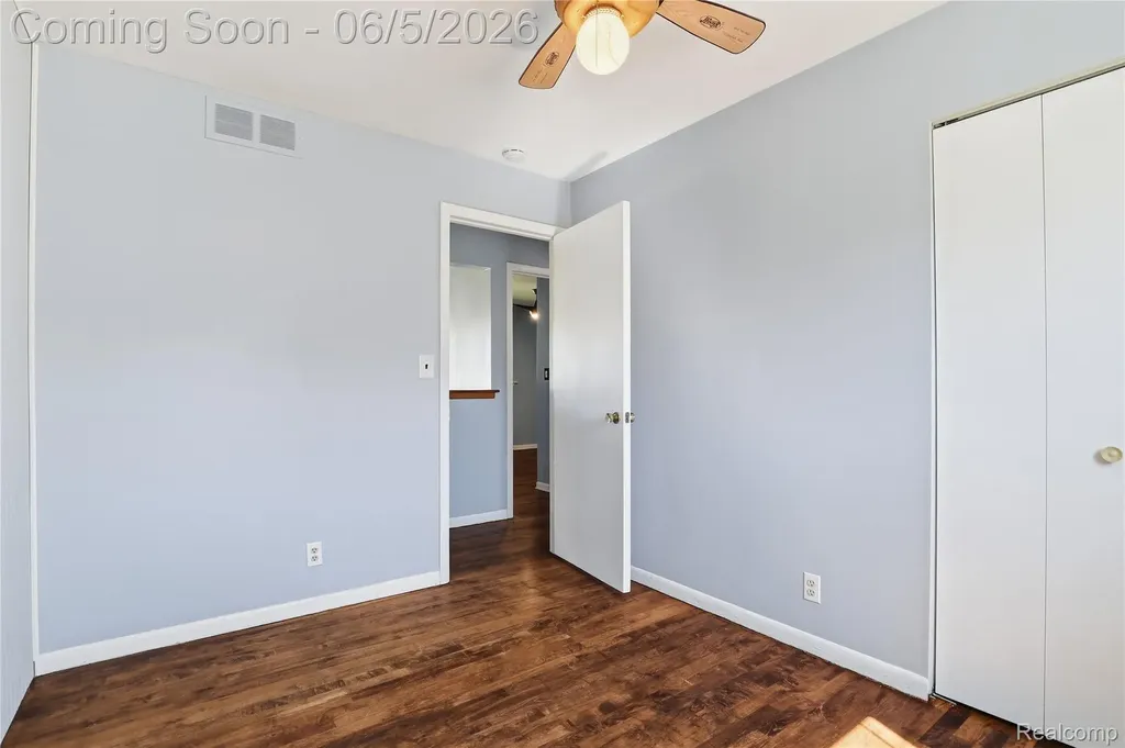 31230 Iroquois Drive Warren City MI 48088