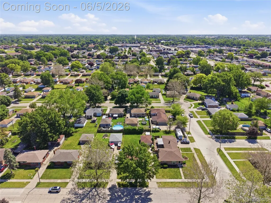 31230 Iroquois Drive Warren City MI 48088