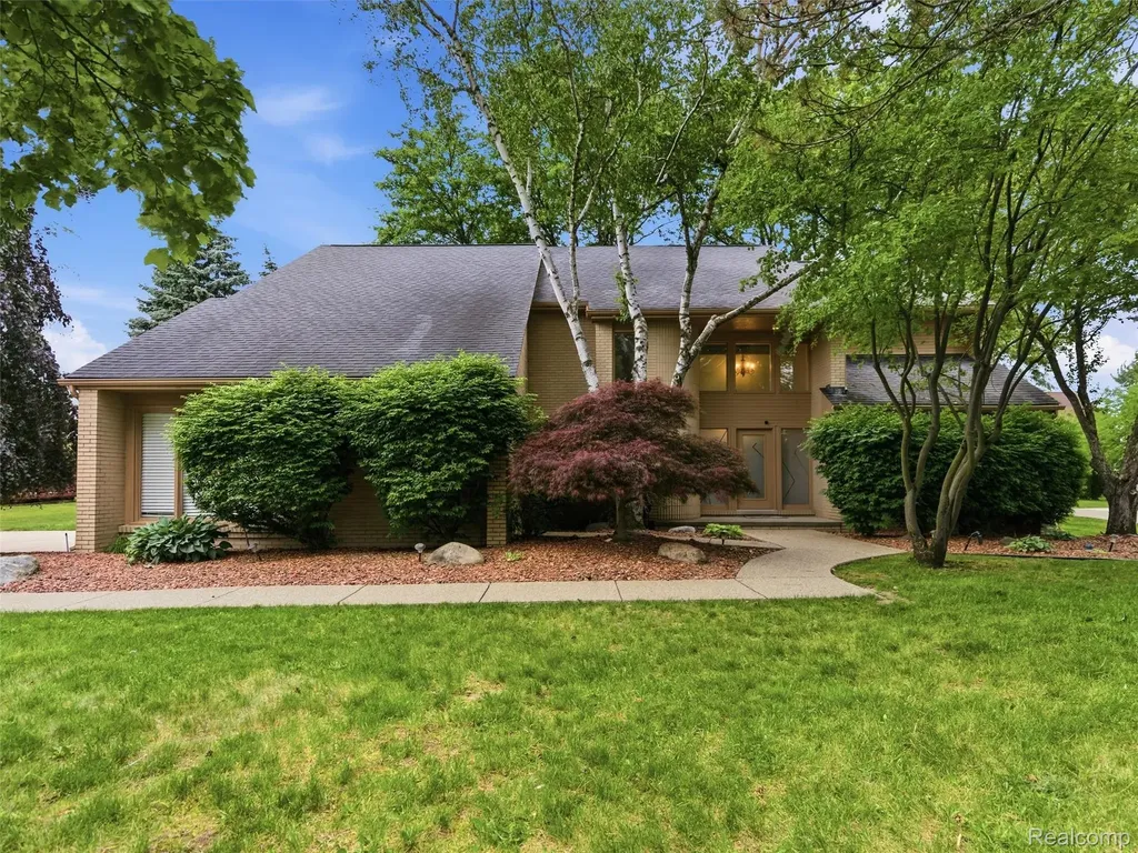 6394 Rose Boulevard West Bloomfield Charter Township MI 48322