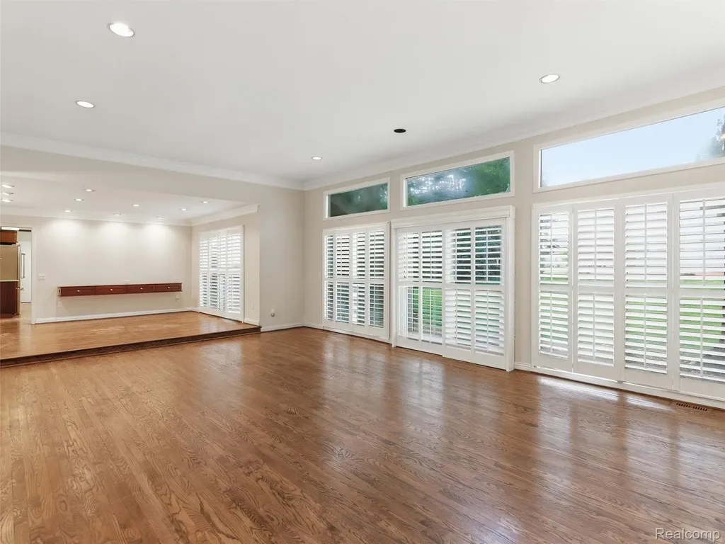 6394 Rose Boulevard West Bloomfield Charter Township MI 48322