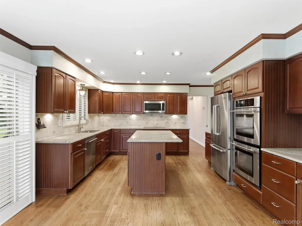 6394 Rose Boulevard West Bloomfield Charter Township MI 48322
