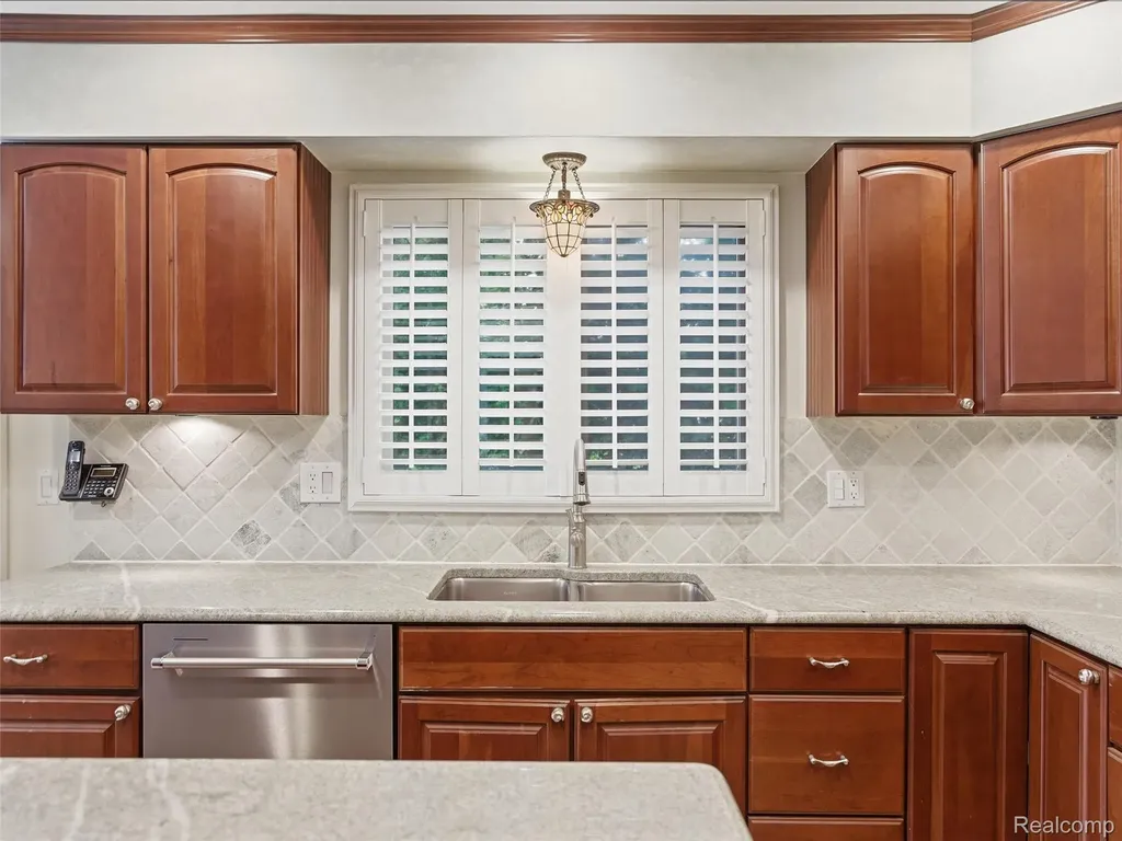 6394 Rose Boulevard West Bloomfield Charter Township MI 48322
