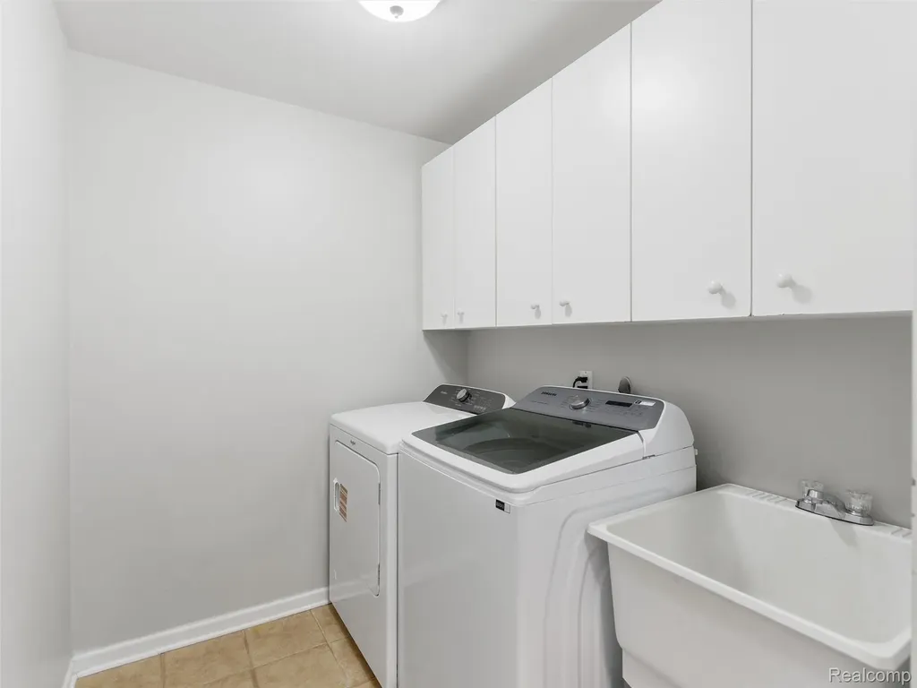 6394 Rose Boulevard West Bloomfield Charter Township MI 48322