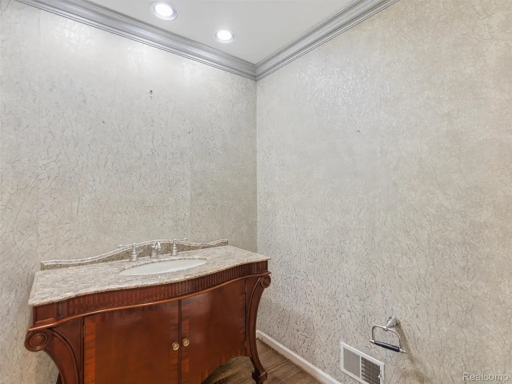 6394 Rose Boulevard West Bloomfield Charter Township MI 48322