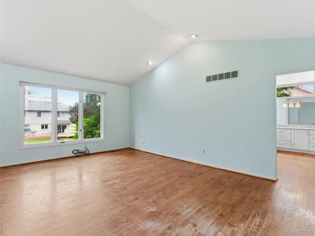 6394 Rose Boulevard West Bloomfield Charter Township MI 48322