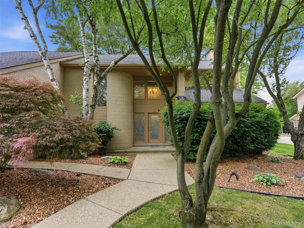 6394 Rose Boulevard West Bloomfield Charter Township MI 48322