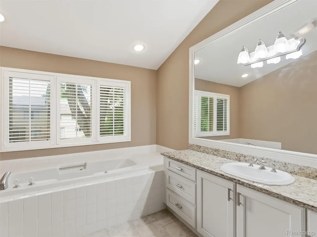 6394 Rose Boulevard West Bloomfield Charter Township MI 48322