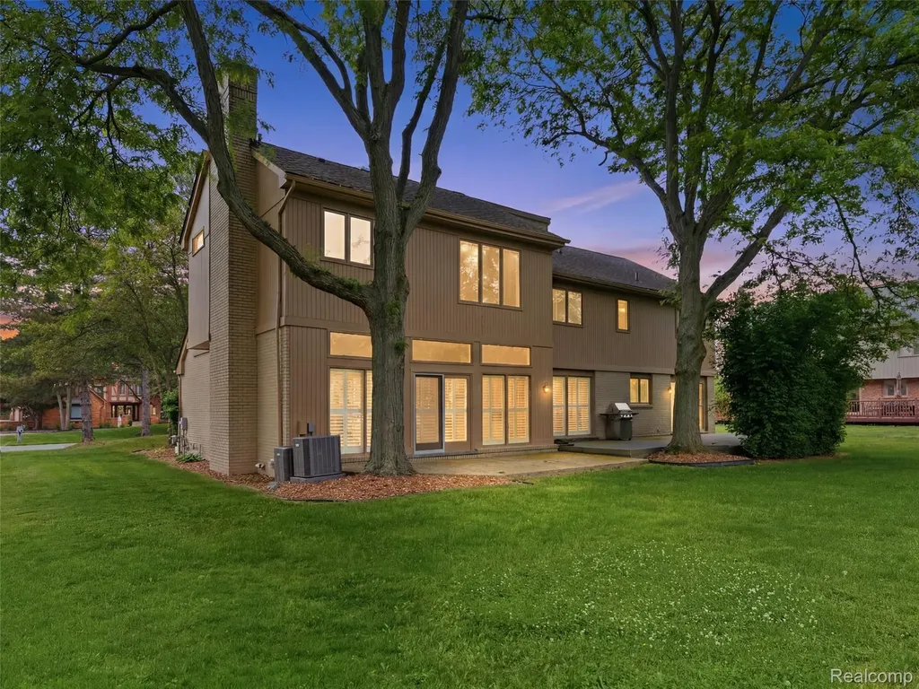 6394 Rose Boulevard West Bloomfield Charter Township MI 48322