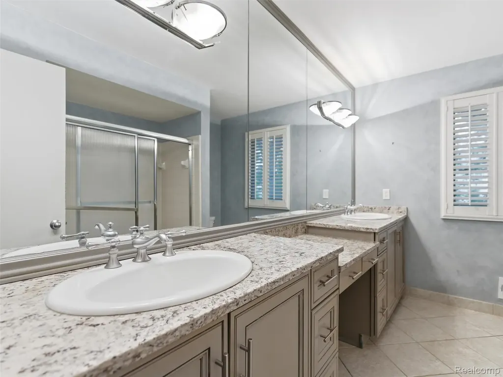 6394 Rose Boulevard West Bloomfield Charter Township MI 48322