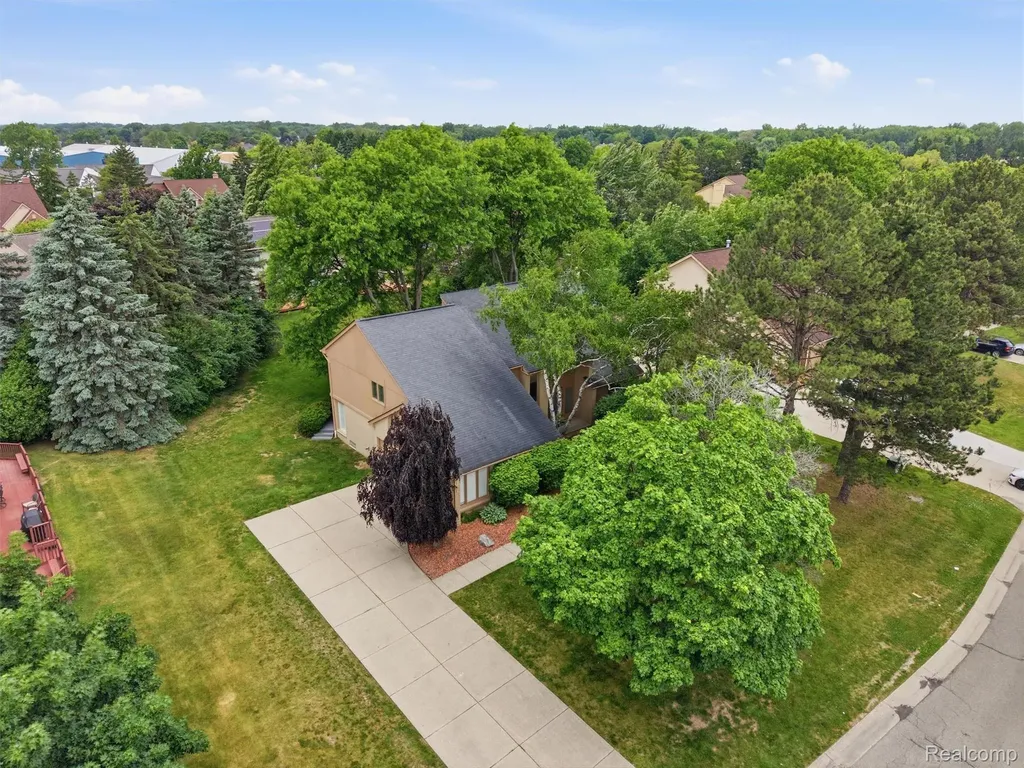 6394 Rose Boulevard West Bloomfield Charter Township MI 48322