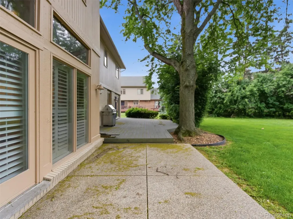 6394 Rose Boulevard West Bloomfield Charter Township MI 48322