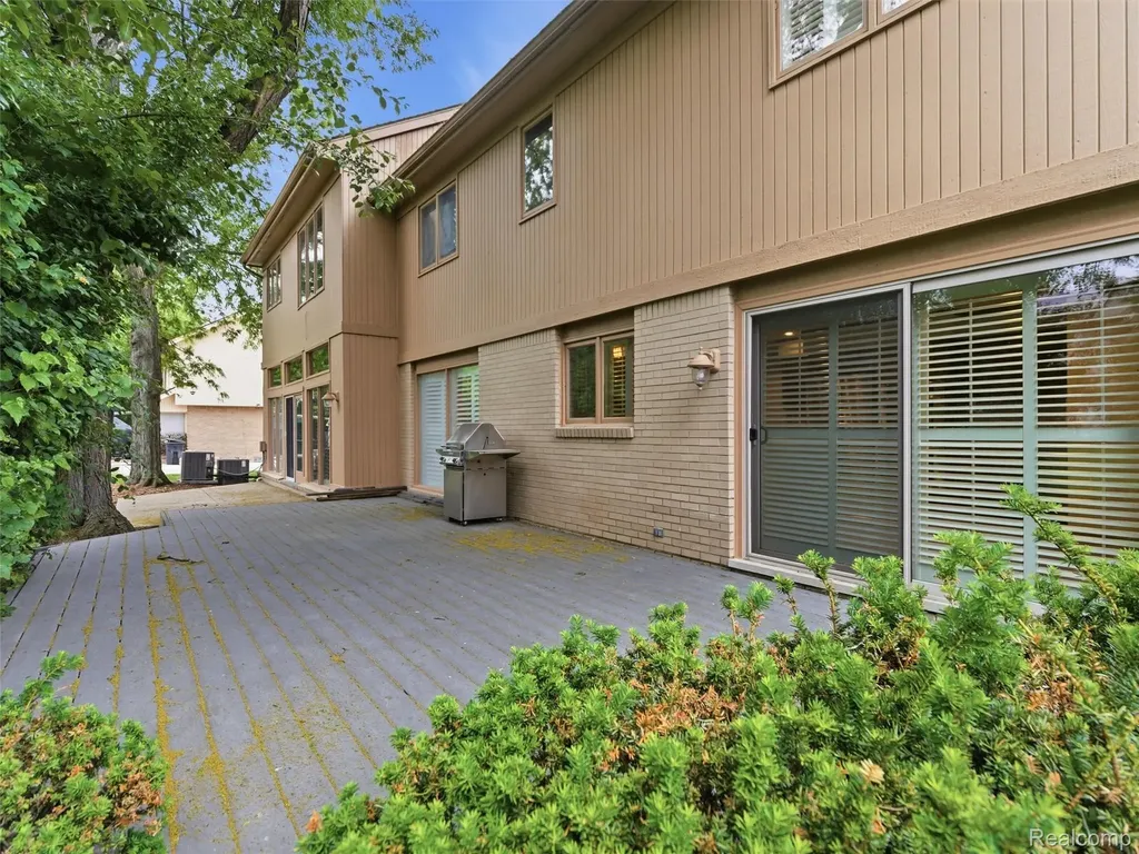 6394 Rose Boulevard West Bloomfield Charter Township MI 48322