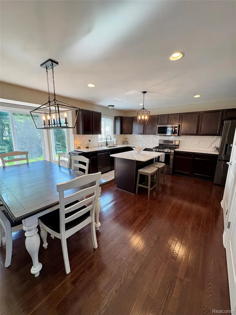 9292 Liberty Court Livonia City MI 48150