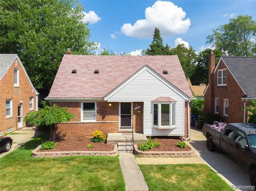 9622 Seminole Redford Charter Township MI 48239