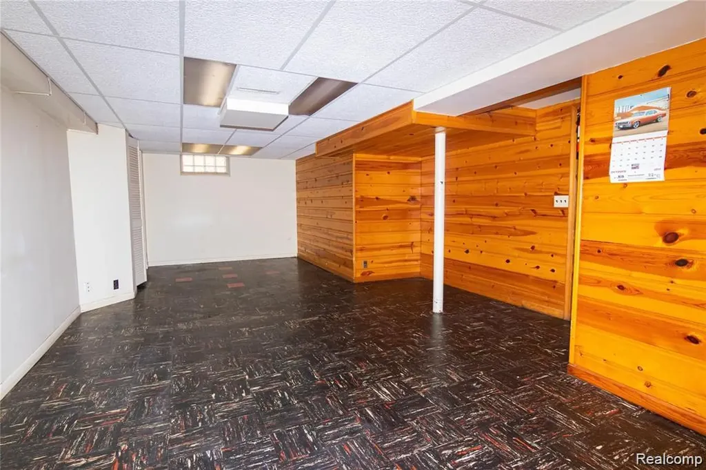 9622 Seminole Redford Charter Township MI 48239