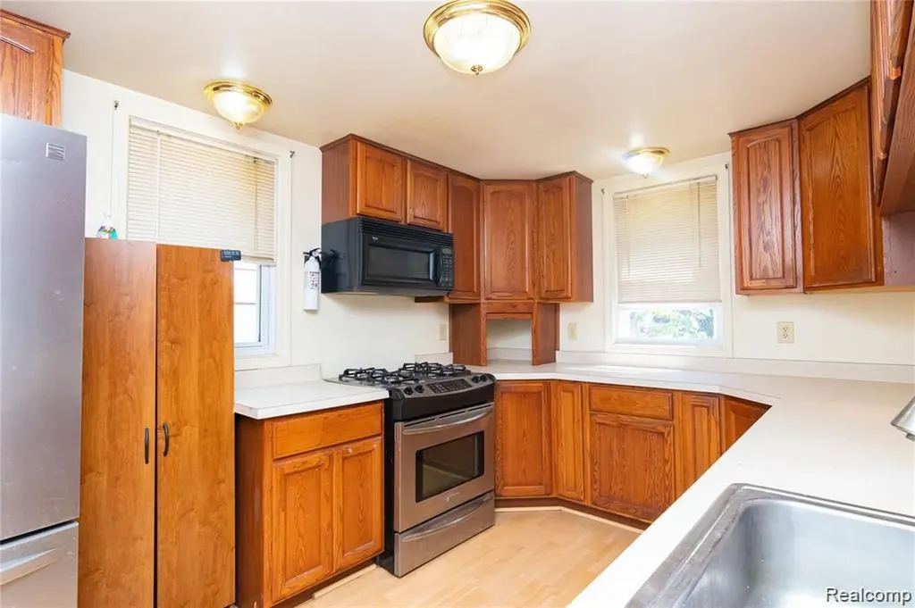 9622 Seminole Redford Charter Township MI 48239