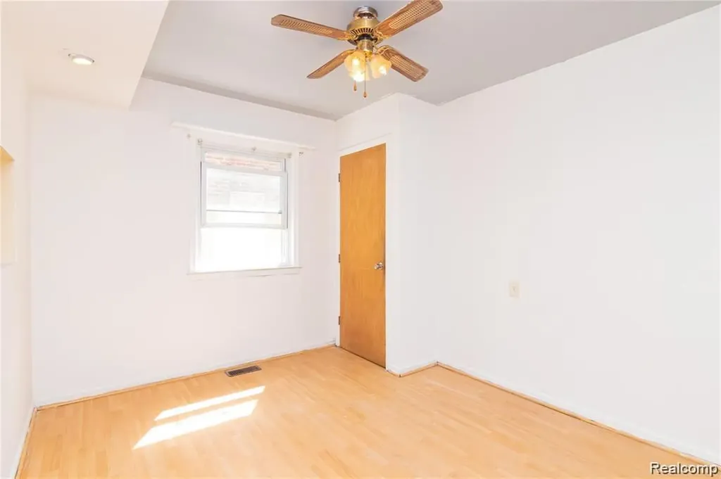 9622 Seminole Redford Charter Township MI 48239
