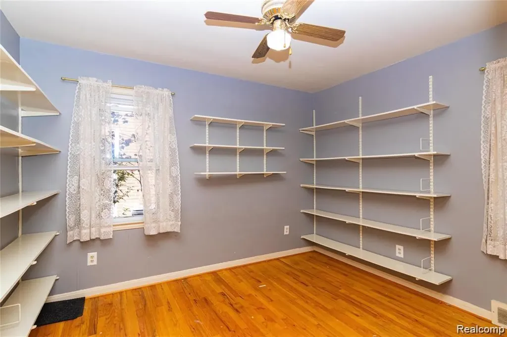 9622 Seminole Redford Charter Township MI 48239