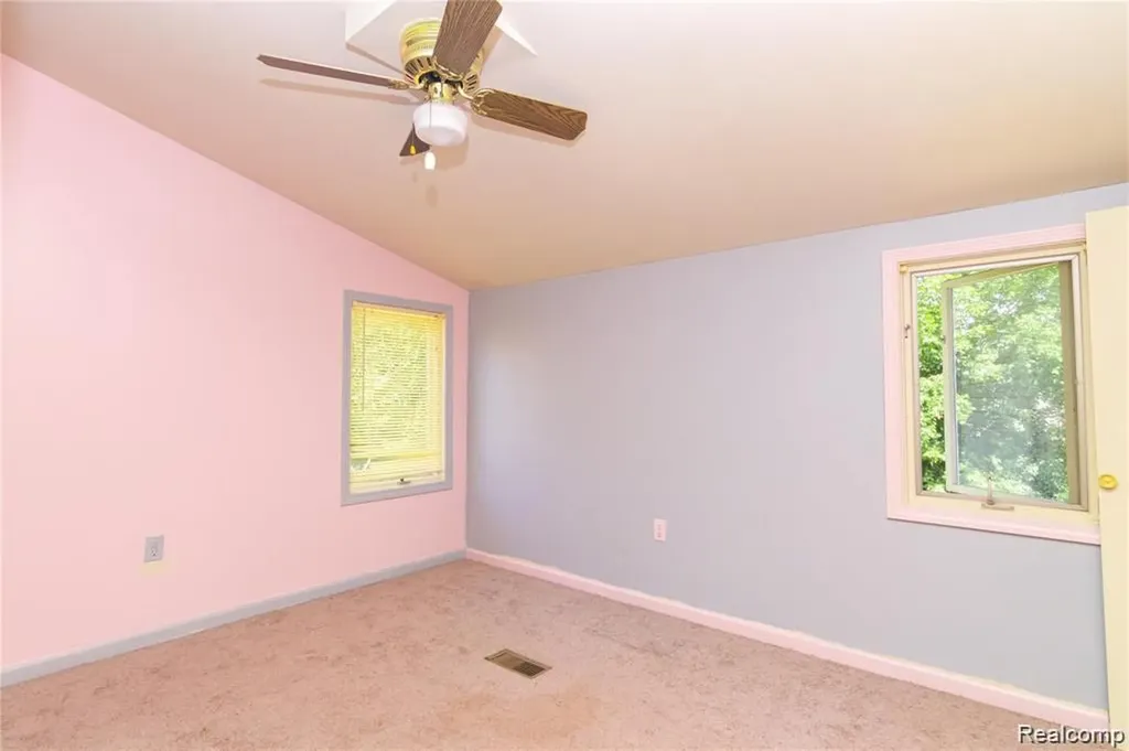 9622 Seminole Redford Charter Township MI 48239