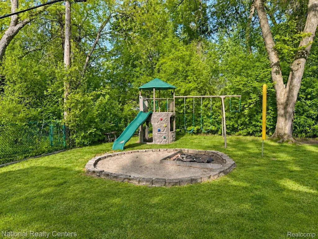 2182 Yorktown Drive Ann Arbor City MI 48105