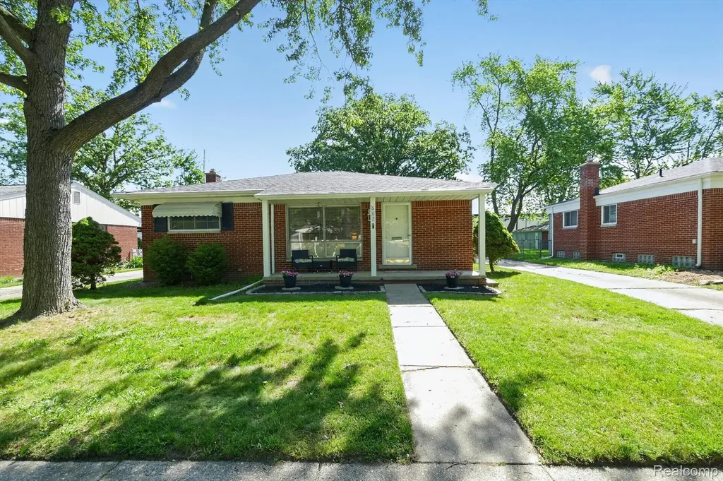 512 Redwood Drive Troy City MI 48083