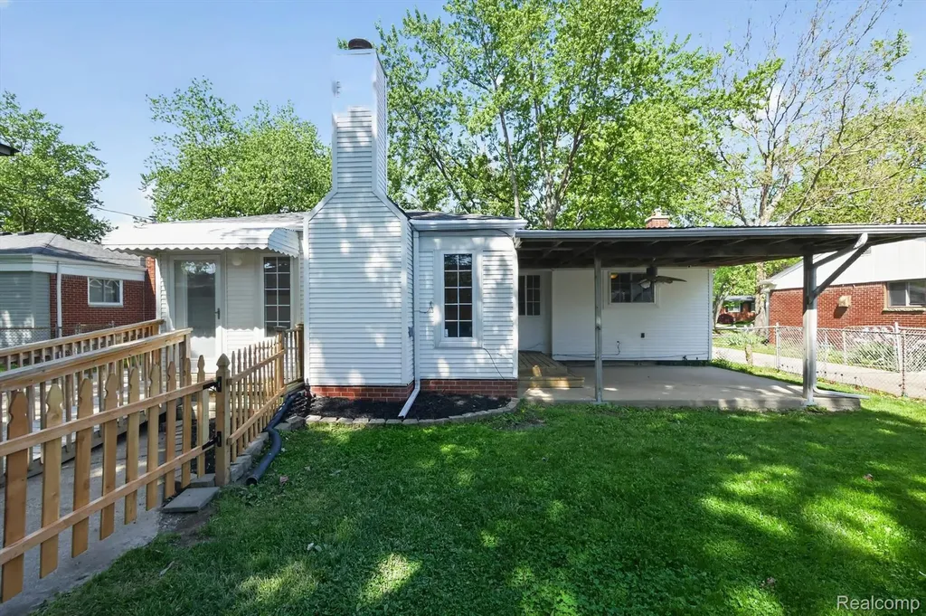 512 Redwood Drive Troy City MI 48083