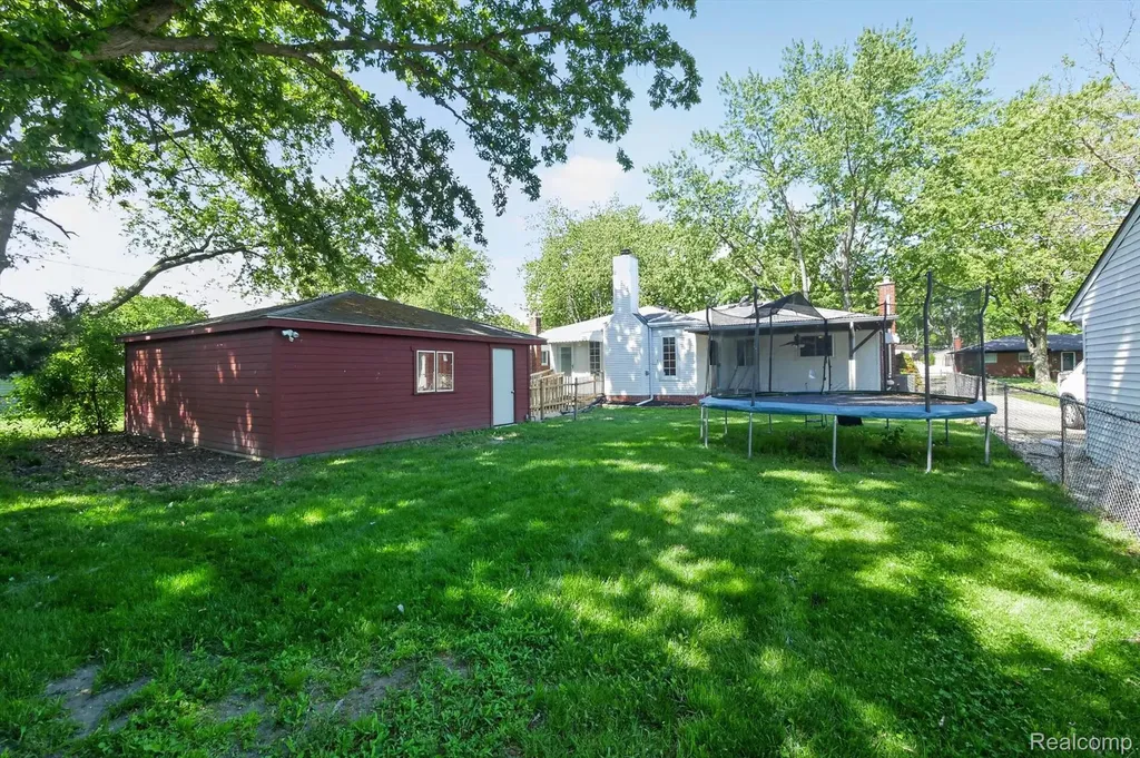 512 Redwood Drive Troy City MI 48083