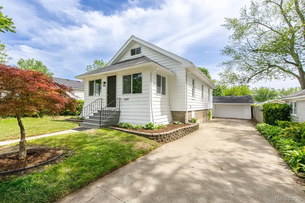 1089 Myrtle Avenue Waterford Charter Township MI 48328