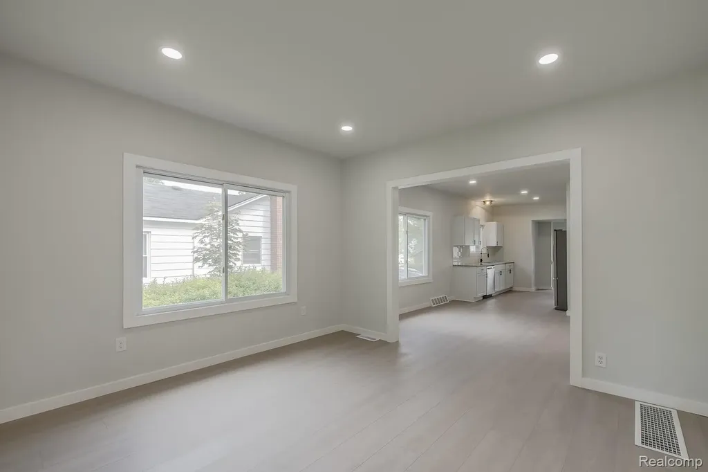 1089 Myrtle Avenue Waterford Charter Township MI 48328