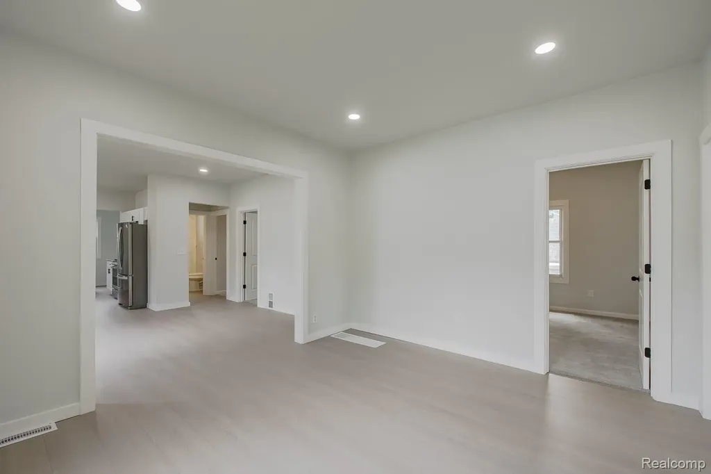 1089 Myrtle Avenue Waterford Charter Township MI 48328