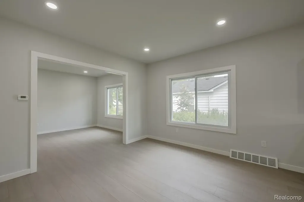 1089 Myrtle Avenue Waterford Charter Township MI 48328