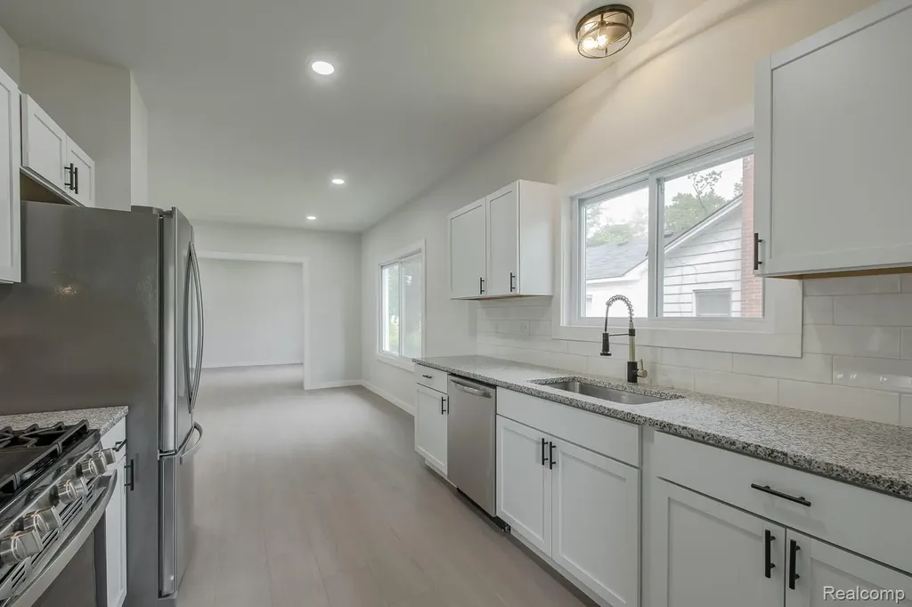 1089 Myrtle Avenue Waterford Charter Township MI 48328