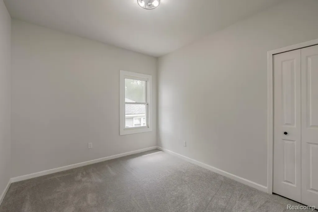 1089 Myrtle Avenue Waterford Charter Township MI 48328