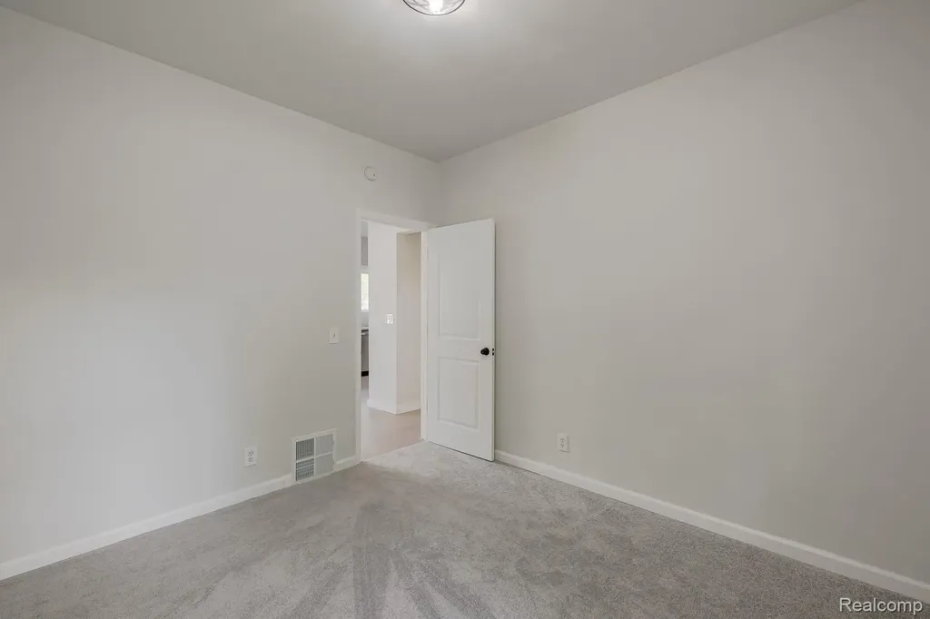 1089 Myrtle Avenue Waterford Charter Township MI 48328