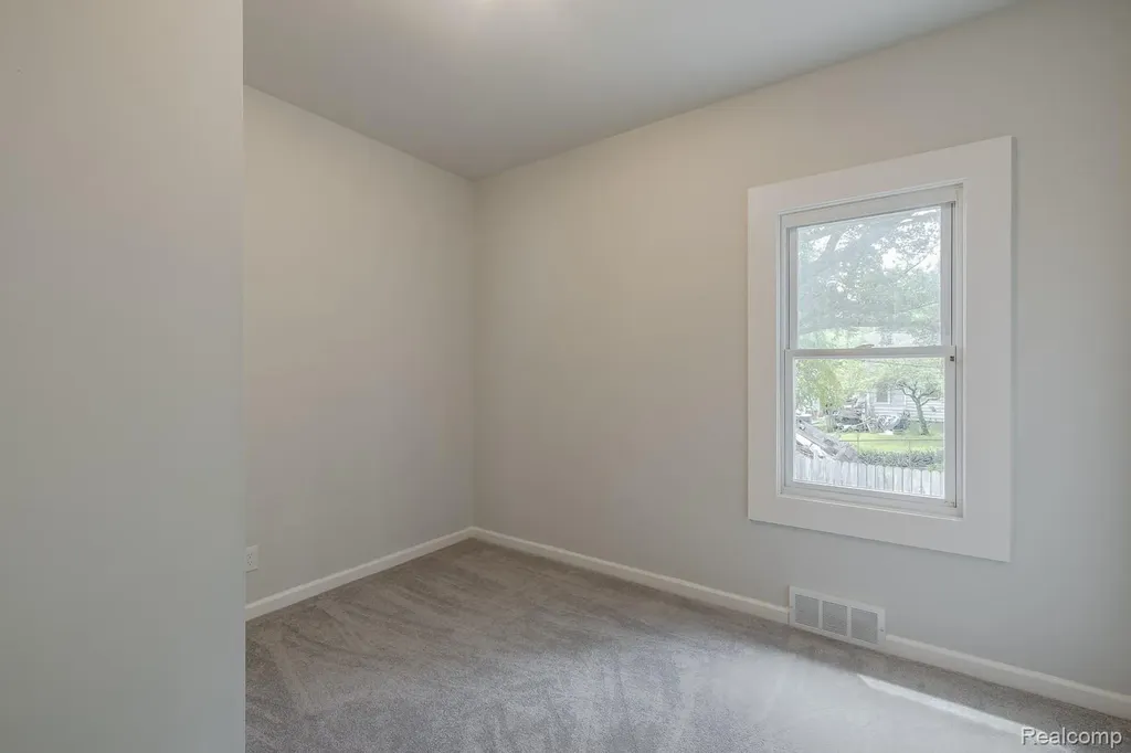 1089 Myrtle Avenue Waterford Charter Township MI 48328