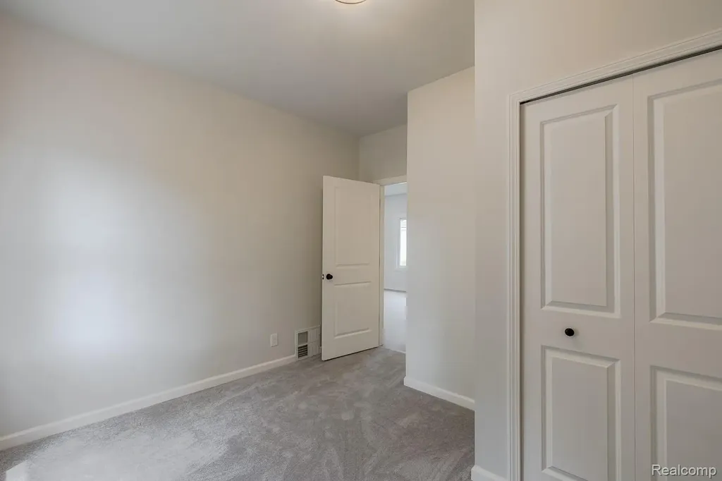 1089 Myrtle Avenue Waterford Charter Township MI 48328