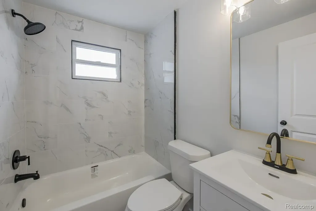 1089 Myrtle Avenue Waterford Charter Township MI 48328