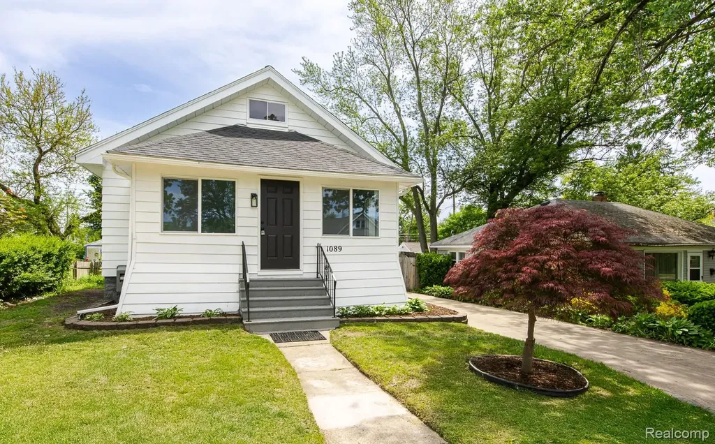 1089 Myrtle Avenue Waterford Charter Township MI 48328
