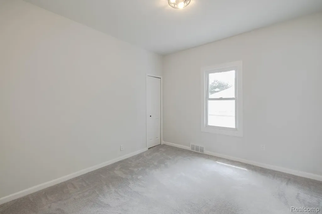 1089 Myrtle Avenue Waterford Charter Township MI 48328